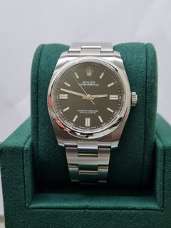 (Category: ) located in . Submitted by ngeehoewatches (Listing ID 1360144011, Image 1). Description: .