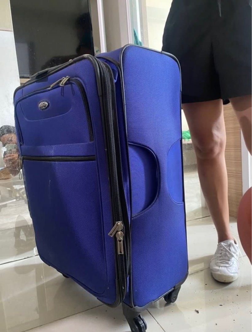 Samsonite Maleta Luggage Large Royal Blue (Category: Luggage) located in Manila. Submitted by thesiopaocloset (Listing ID 1360059835, Image 2). Description: Size: 25 × 19in Issues: wheels need replacement (you can bring it to Mr. Quickie or any repair shop (C)) Logo is also flawed na (see pics) Overall nice pa! Needs cleaning lang :)).