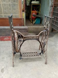 VINTAGE SINGER STAND SEWING MACHINE ❣️