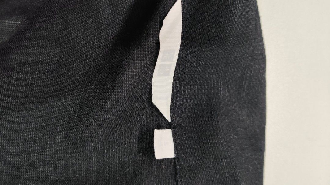 Uniqlo buttondown (Category: Blouses) located in Talisay. Submitted by kuronuma (Listing ID 1360211589, Image 3). Description: 𖹭 rfs: declutter 𖹭 Mop : Gcash, BDO, Maya, Gotyme.