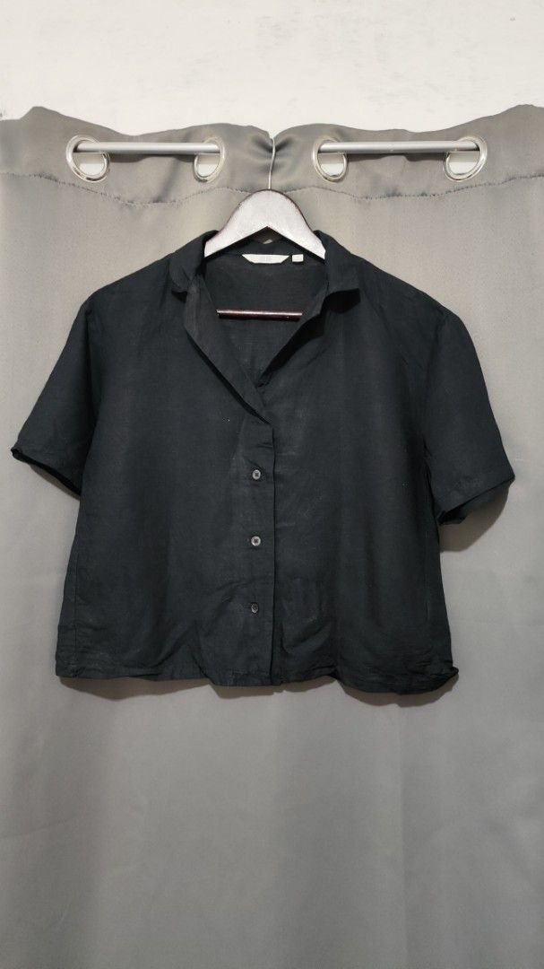 Uniqlo buttondown (Category: Blouses) located in Talisay. Submitted by kuronuma (Listing ID 1360211589, Image 2). Description: 𖹭 rfs: declutter 𖹭 Mop : Gcash, BDO, Maya, Gotyme.