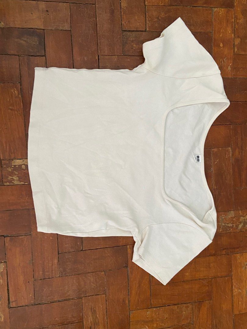 UNIQLO WHITE SQUARE NECK CROP TOP (Category: Shirts) located in Quezon City. Submitted by meg.decluttering (Listing ID 1360042441, Image 2). Description: XS WHITE SQUARE NECK CROP TOP GCASH: 09602620943 Margarita Beatrice Ruiz Pasend na lang po ng total payment. Thank you! 2 Pasend na lang po Name, Mobile Number, and Address for shipping fee calculation. Thank you!.