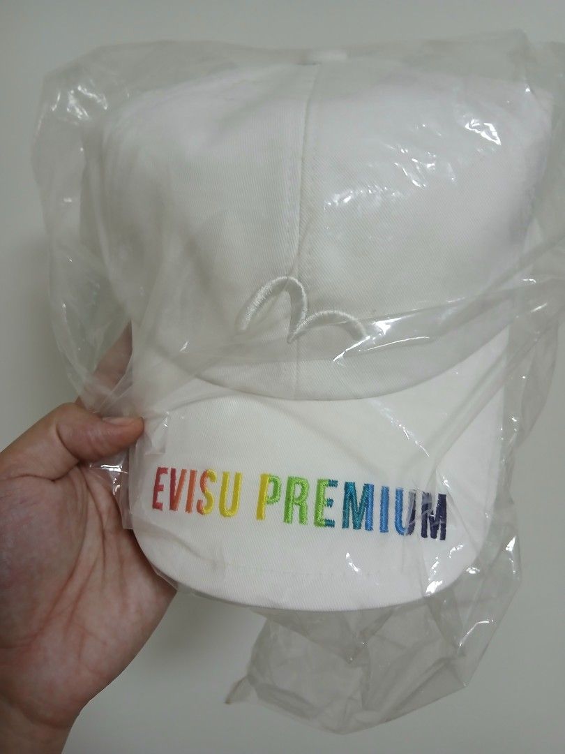 Authentic White Cap (Category: Caps & Hats) located in Singapore. Submitted by marreh (Listing ID 1360205213, Image 2). Description: BNIP.
