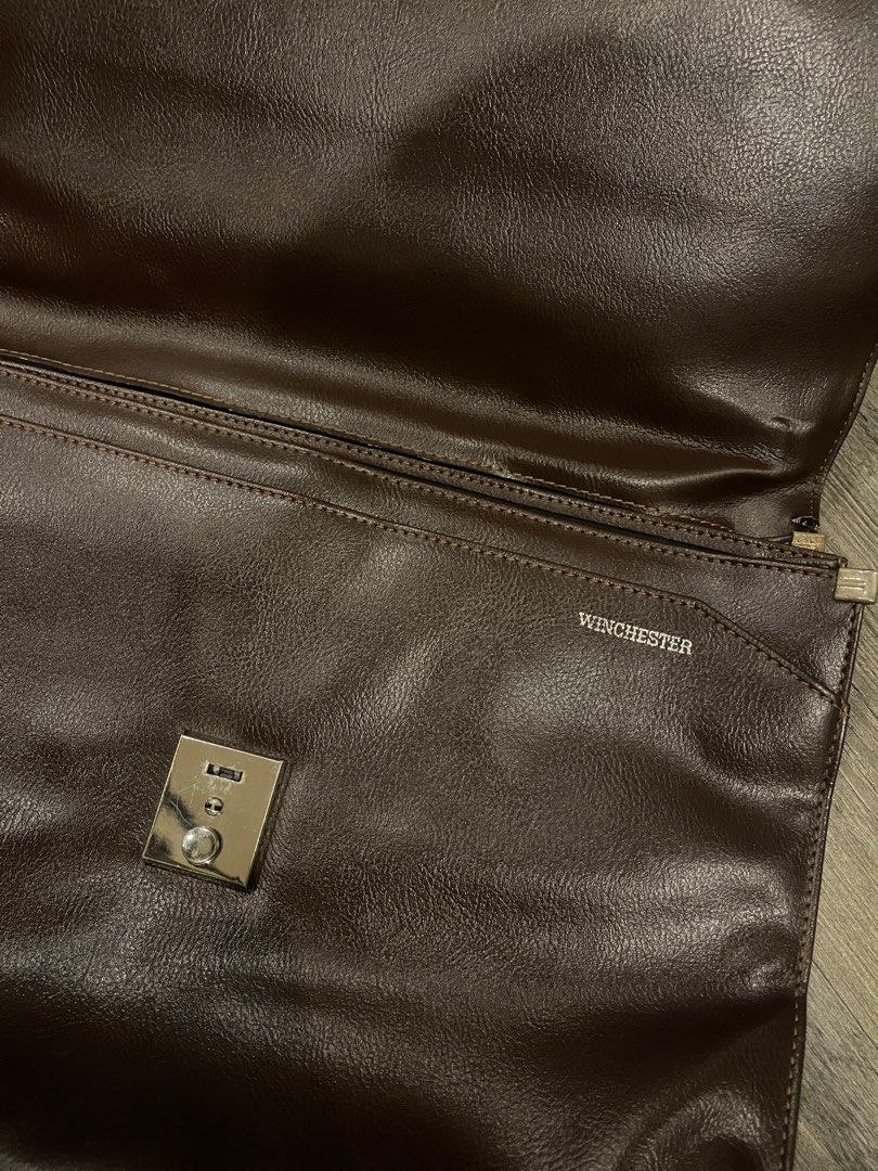 Winchester Laptop/Envelop Genuine Leather (Category: Luxury Bags & Wallets) located in Dasmarinas. Submitted by bert.look (Listing ID 1360150824, Image 2). Description: Drop your offers, This is a genuine lesther no strap. sign of use but no flaws. .