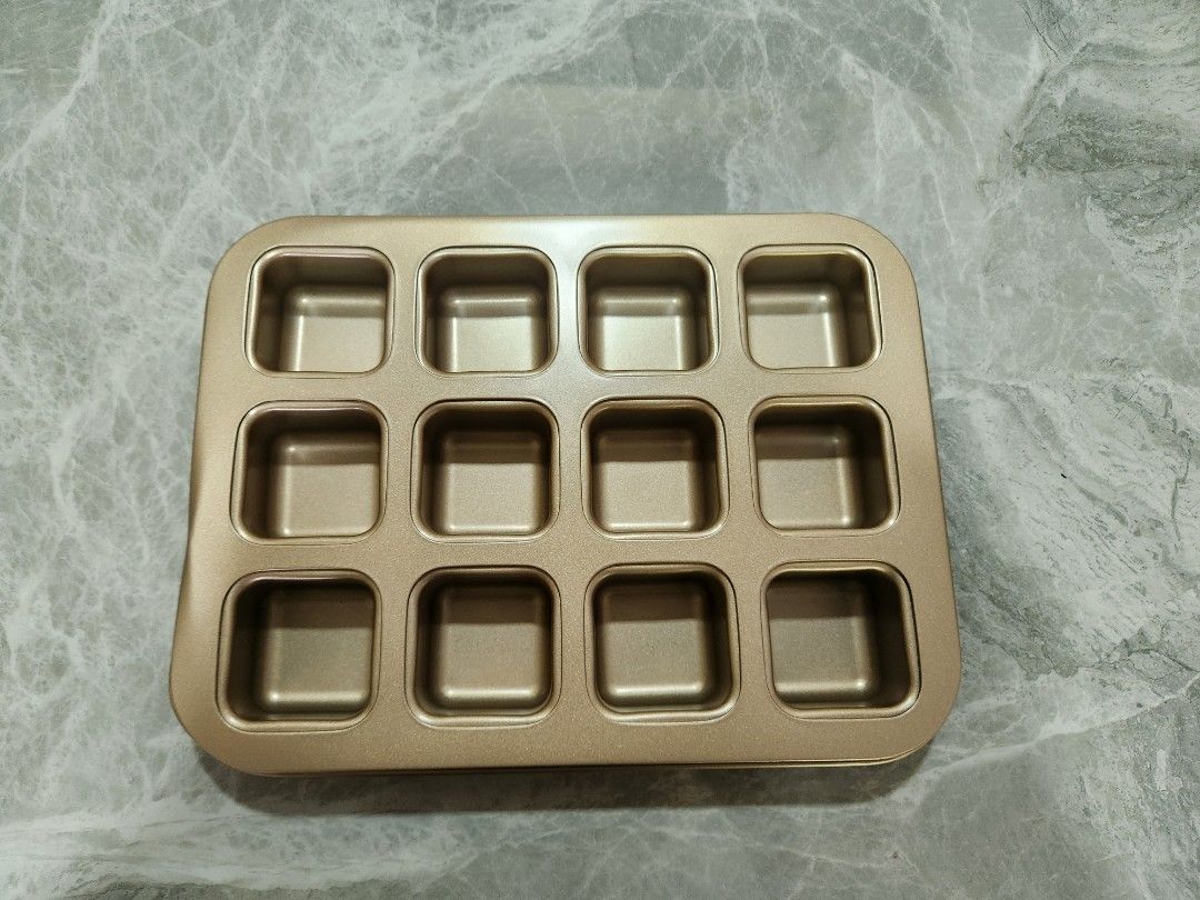12 Square Slot Brownie Pan (Dented)