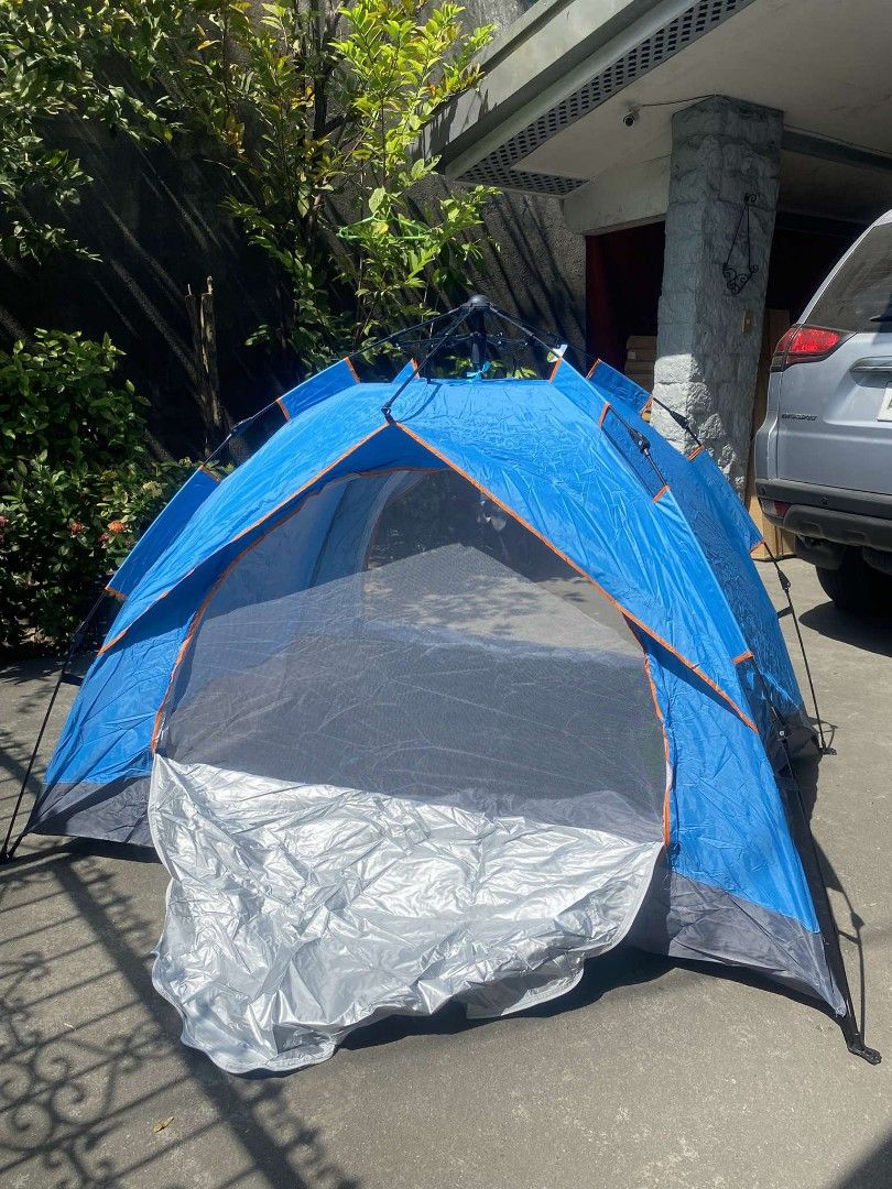 4 person Automatic camping tent 2 door (Category: Hiking & Camping) located in Manila. Submitted by dolorchris69891 (Listing ID 1360306795, Image 3). Description: Automatic camping tent.