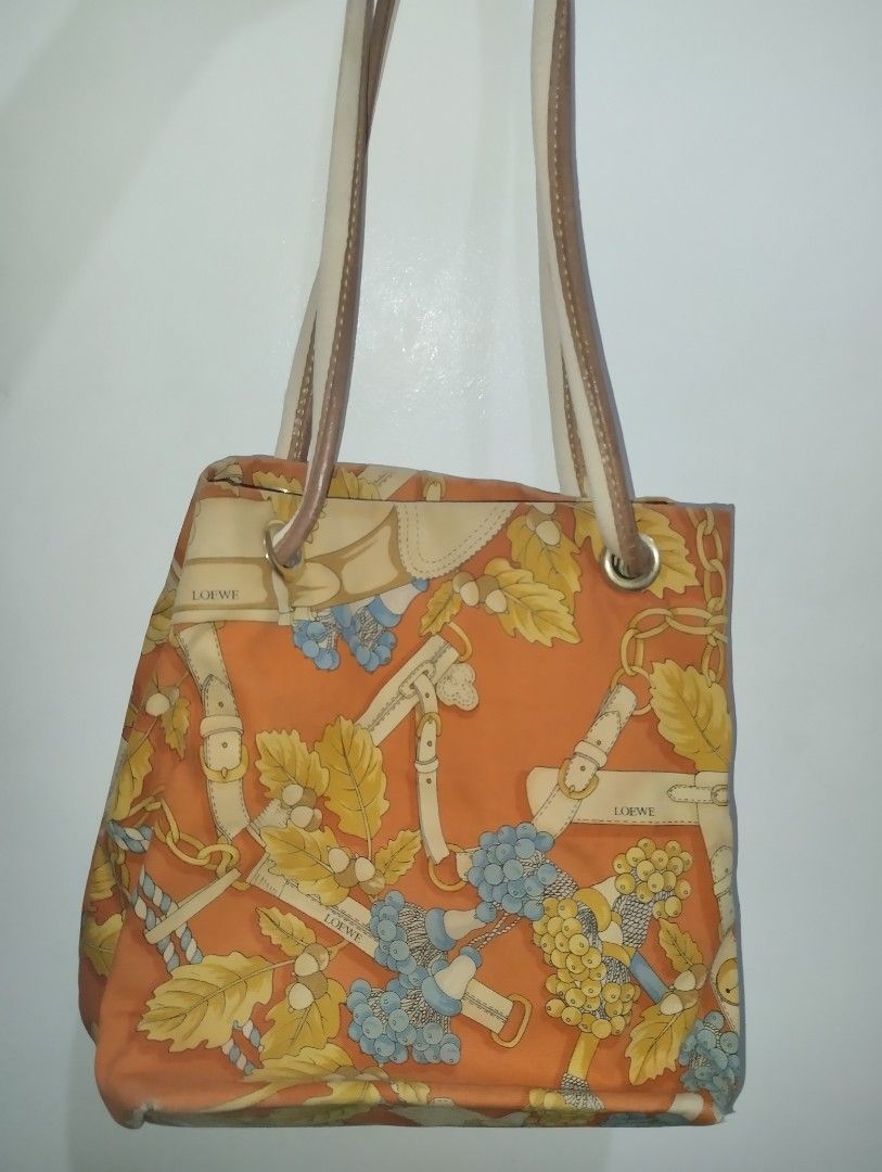 ✨ Vintage LOEWE canvas tote bag (Category: Luxury Bags & Wallets) located in Santa Rosa. Submitted by leShoppe (Listing ID 1360330845, Image 1). Description: ✔️issues posted.kindly check the photos ✔️RARE item✨.