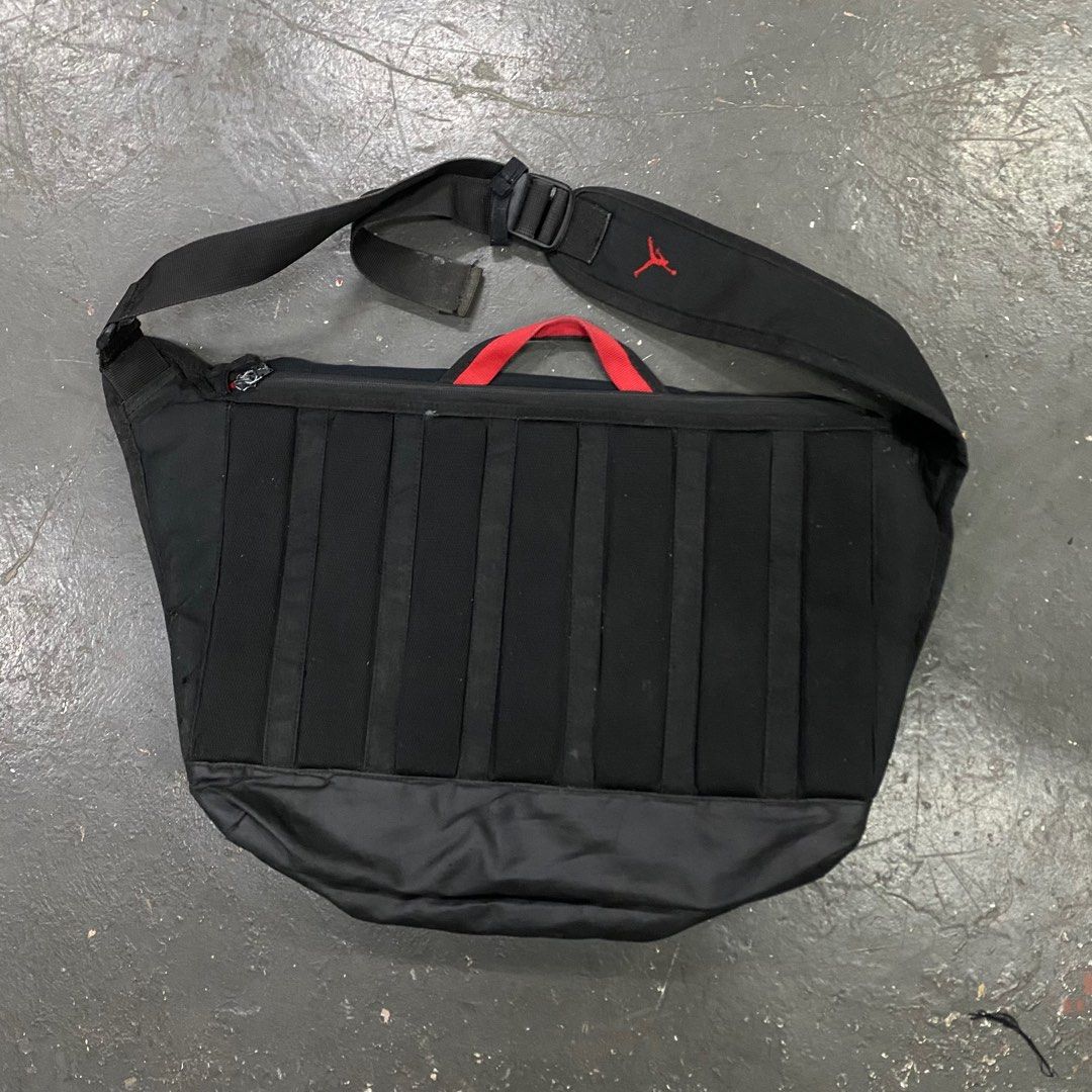 AIR JORDAN MESSENGER BAG (Category: Sling Bags) located in Cagayan de Oro. Submitted by sumamestreethub (Listing ID 1360311132, Image 3). Description: .