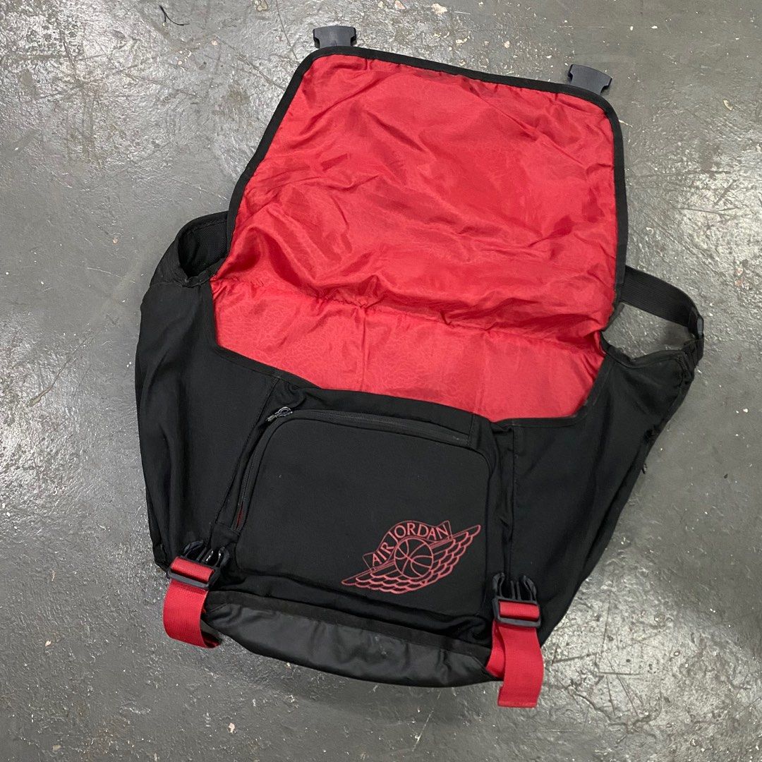 AIR JORDAN MESSENGER BAG (Category: Sling Bags) located in Cagayan de Oro. Submitted by sumamestreethub (Listing ID 1360311132, Image 2). Description: .