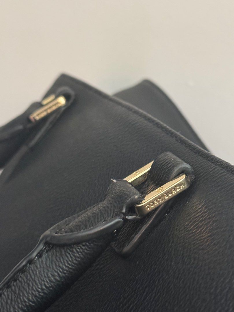 Authentic Tory Burch Roslyn Leather Tote Bag (Category: Tote Bags) located in Taguig. Submitted by treechee (Listing ID 1360260317, Image 2). Description: Authentic. Genuine leather. Used once. More photos available upon request. .
