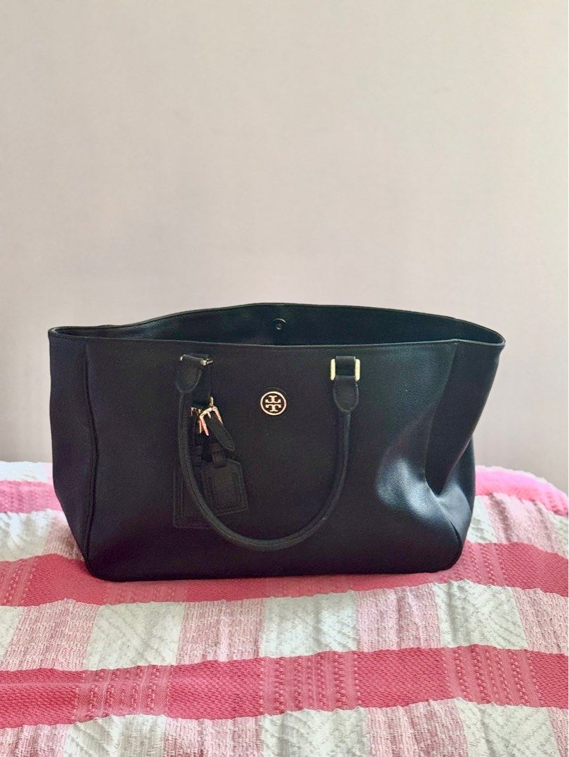 Authentic Tory Burch Roslyn Leather Tote Bag (Category: Tote Bags) located in Taguig. Submitted by treechee (Listing ID 1360260317, Image 1). Description: Authentic. Genuine leather. Used once. More photos available upon request. .