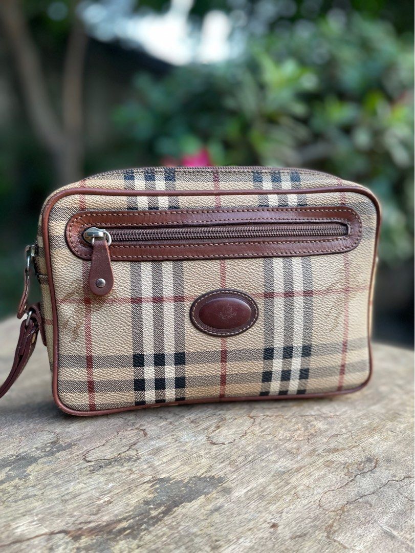 Authentic Vintage Burberry Clutch Bag (Category: Luxury Bags & Wallets) located in Dagupan City. Submitted by fonsomatthy (Listing ID 1360305493, Image 1). Description: 💯 Authentic Vintage Burberry Clutch Bag 👉🏻 Flaws are signs of use since vintage piece na siya and may fading na sa leather sa strap holder (see 5th photo) pero hindi siya cracks kaya matibay pa ✅ Overall in good condition, no open pipes nor cracks sa mismong monogram body, 8/10