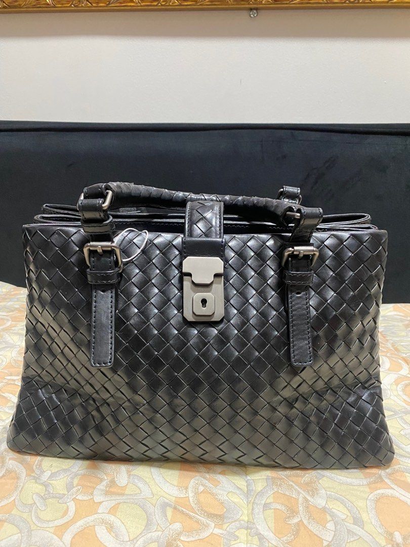 Bottega Veneta Intrecciato (Category: Luxury Bags & Wallets) located in Rizal. Submitted by loois18 (Listing ID 1360261076, Image 1). Description: Bottega Veneta Intrecciato Leather Roma Tote. I’ll send more pictures upon request. .
