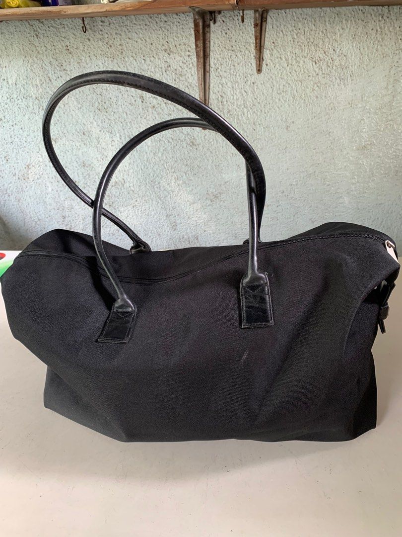 Carry on golf bag by Hugo Boss (Category: Golf) located in Quezon City. Submitted by callaway123 (Listing ID 1360321996, Image 2). Description: Never use black The Hugo Boss carry on Golf bag. Interested Pls text @ 09776915237 price is PHP 2000 SF is buyers account.”As is where is” Location is commonwealth ave QC..