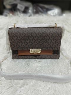 (Category: ) located in . Submitted by lovieauthenticmerchandise (Listing ID 1360250924, Image 1). Description: .