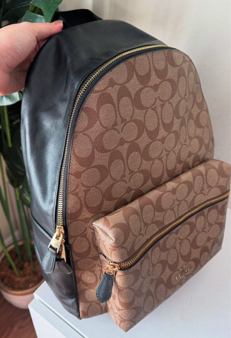 Coach Bagpack (Large Size) (Category: Luxury Bags & Wallets) located in Makati City. Submitted by nik.11 (Listing ID 1360245930, Image 2). Description: .