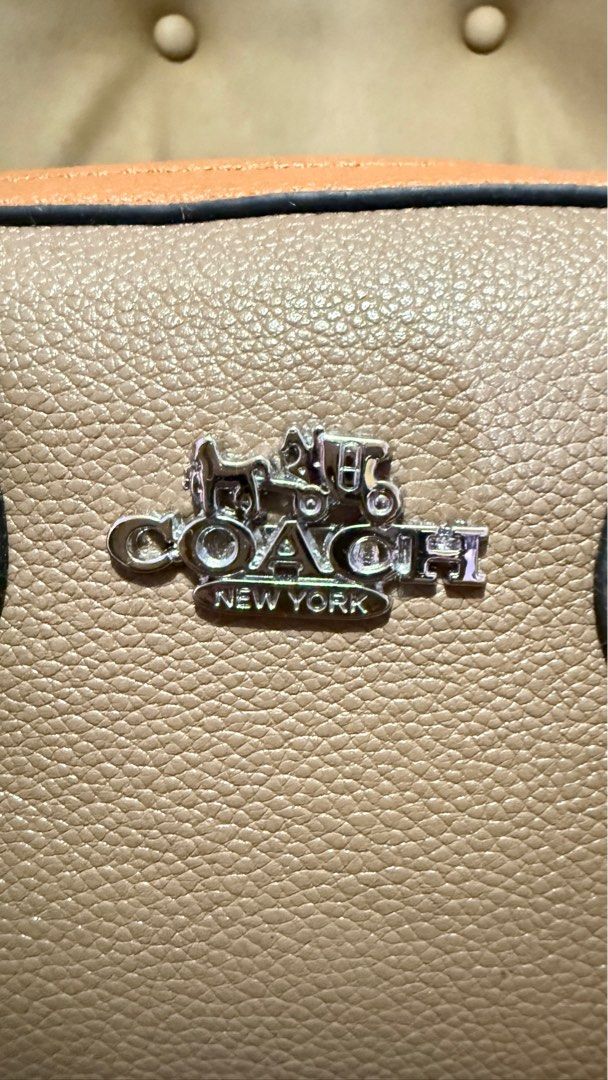 Coach Mini Rowan (Category: Luxury Bags & Wallets) located in Alaminos. Submitted by luxurious001 (Listing ID 1360306878, Image 2). Description: Selling Coach Mini Rowan No damage No issue 9/10 condition Good as brandnew Authentic .