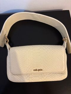 （分類：）位於 。 由 fatroosterr 提交（商品編號 1360337159，圖片 1）。簡介： 。