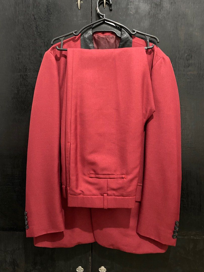 Custom Tailored Suit (Category: Sets & Coordinates) located in Antipolo. Submitted by eastgoons (Listing ID 1360352355, Image 2). Description: Custom Tailored COAT Sleeve Length - 25 Width - 22.5 Length - 30.5 PANTS Width - 40 Length - 41.5 No Issue Used Once ₱3999 nego Marikina Area .