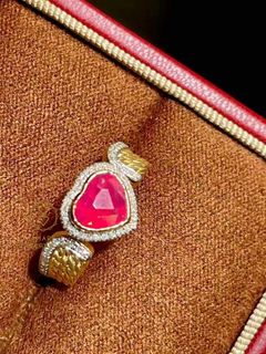 Exquisite cute new arrival💗! 1.22ct Spinel Ring! 18k gold & diamond, price 6980HKD Romantic Vivid heart-shaped pink spinel 1.22ct💓! Beautiful color with great brilliance! Minimalist vintage design! Made of 18K gold and diamond, only HKD 6980💗64211993821441110