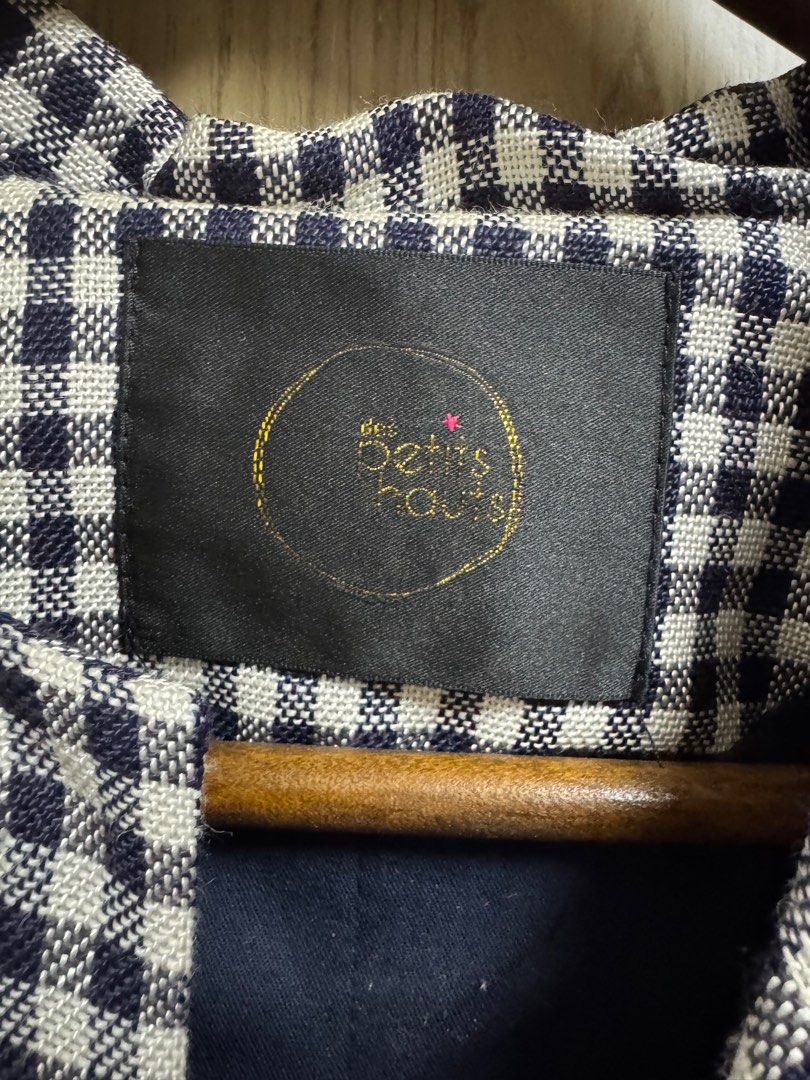 Des Petits Hauts linen trench coat jacket checked 格仔 風衣 風褸 （分類：外套及戶外衣服）位於 Hong Kong。 由 gertie314 提交（商品編號 1360329136，圖片 2）。簡介： 法國牌子 Des Petits Hauts Linen trench coat jacket checked 格仔 風衣 風褸 NOT Sessun / soeur / kapok / rue madame。