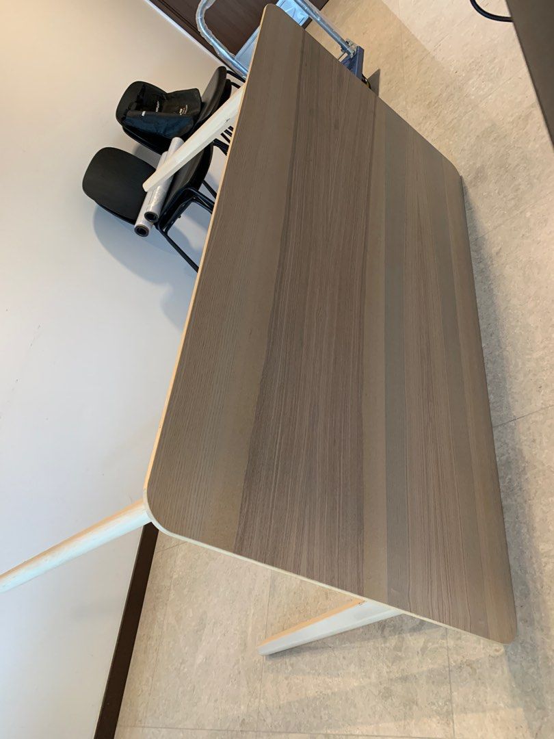 Dining table (Category: Tables & Sets) located in Singapore. Submitted by cps888 (Listing ID 1358427895, Image 3). Description: Lightly used by my tenant who travels a lot Clean condition 140cm by 78 cm Table only Already dismantled. Legs easily dismantled Can fit into SUV /MPV for transportation .