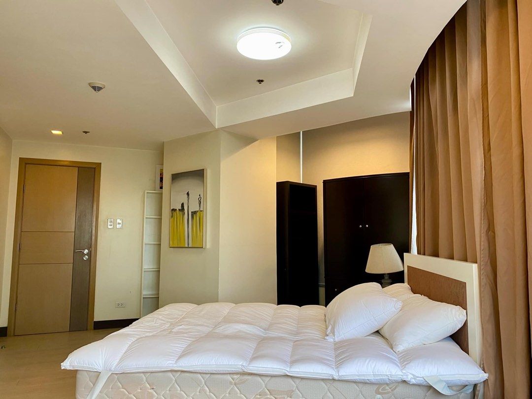 FOR SALE: One Central Condominium (Category: Apartments & Condos) located in Manila. Submitted by johncarlosoriaga (Listing ID 1360242447, Image 2). Description: FOR SALE: One Central Condominium Sen. Gil Puyat ave cor. Geronimo St. Brgy. Bel-Air, Makati City Details: Lower Penthouse, 49th floor 2 bedroom unit 1 maid’s room 4 t&b Fully furnished 105 sqm with 2 parking slots (12.5 sqm) Selling Price: Php 23,000,000 Inclusive of CGT and Broker’s Fe