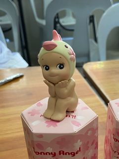 FOR TRADE ONLY Sonny Angel Hanami Parrot trade to SA Hanami Cat or Sheep