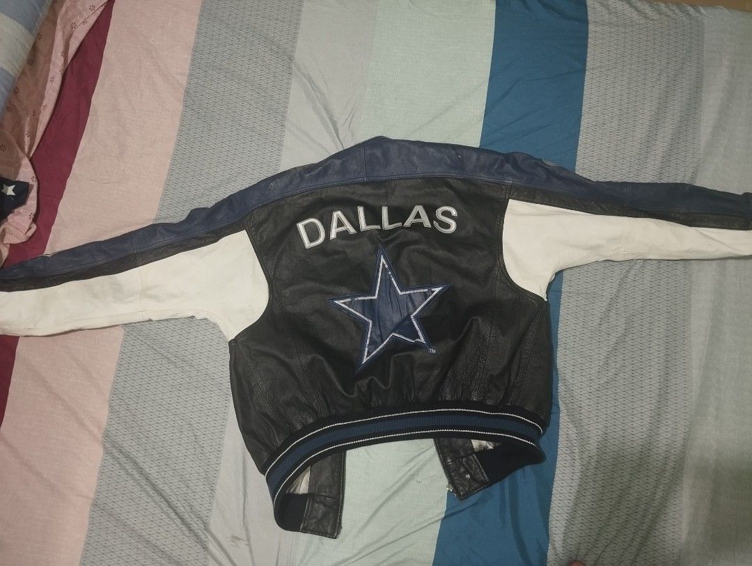 HARD LEATHER DALLAS COWBOYS (Category: Coats, Jackets and Outerwear) located in Pasig City. Submitted by sinrikatsu (Listing ID 1360332467, Image 1). Description: FS VINTAGE DALLAS COWBOYS !! HARD LEATHER JACKET AUTHENTIC !! Color rate 7.5/10 RFS: Di kasya sakin Issue: may mga spots sya na natanggal yung pagka color, pwedeng makulayan at pwedeng mas paputiin yung white sleeves nya. Details: Original price online kung titignan mo is $150 and sa ib