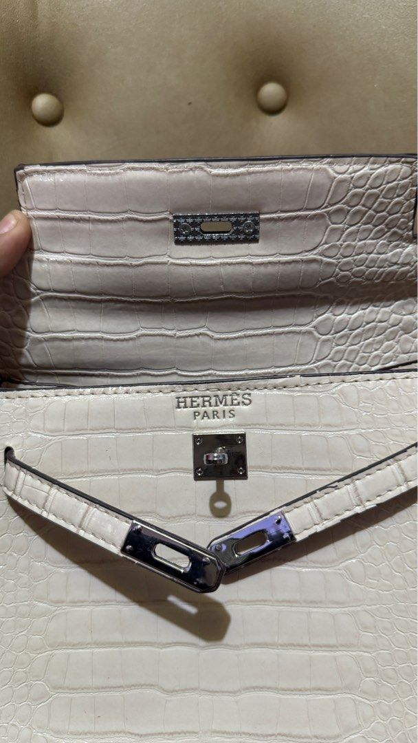 Hermes Kelly Bag (Category: Luxury Bags & Wallets) located in Alaminos. Submitted by luxurious001 (Listing ID 1360319398, Image 3). Description: Hermes kelly bag nata boreal satin alligator No issue No creases Premium No scratches Pre owned.