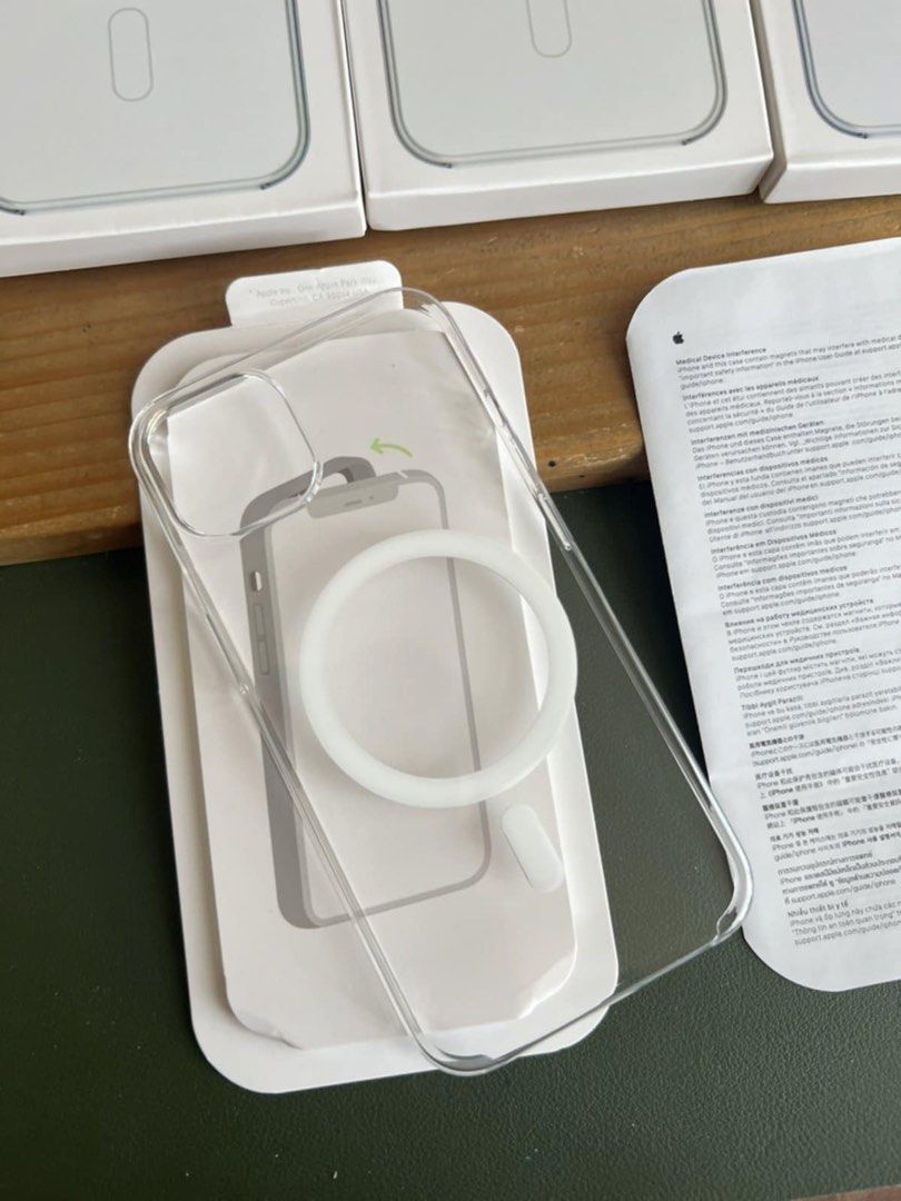 iPhone 13 Magsafe Clear Case [NON YELLOWING] (Category: Cases & Sleeves) located in Manila. Submitted by ceeyashop (Listing ID 1360217216, Image 2). Description: Pm me, Available on hand Lalamove,Grab,J&T COD will do!.