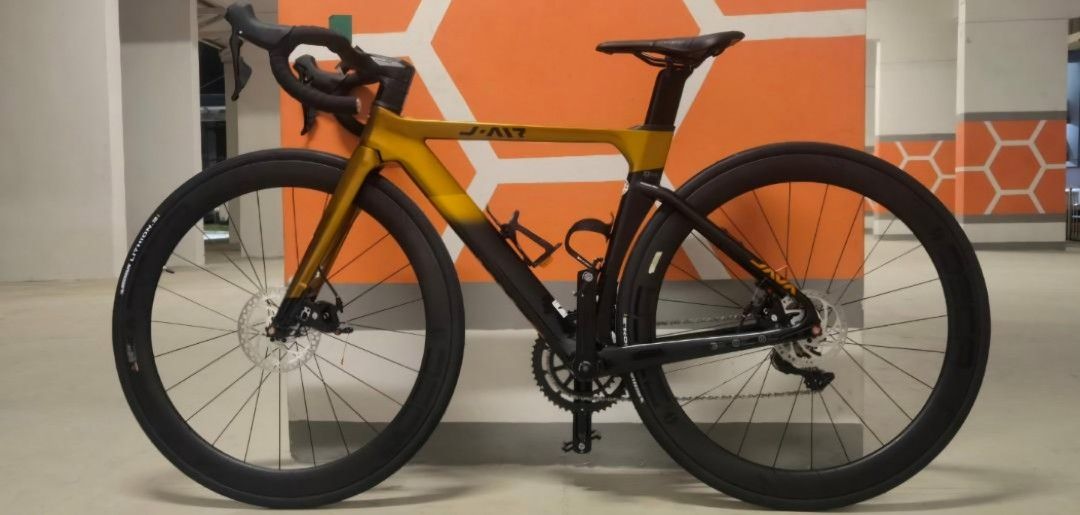 JAVA Air Fuoco (Category: Bicycles) located in Singapore. Submitted by saitama9999 (Listing ID 1360340741, Image 1). Description: Condidtion 9/10 barely used. Specs in photo frame size is xs refer to picture for reference. LOWBALLERS WILL BE BLOCK.