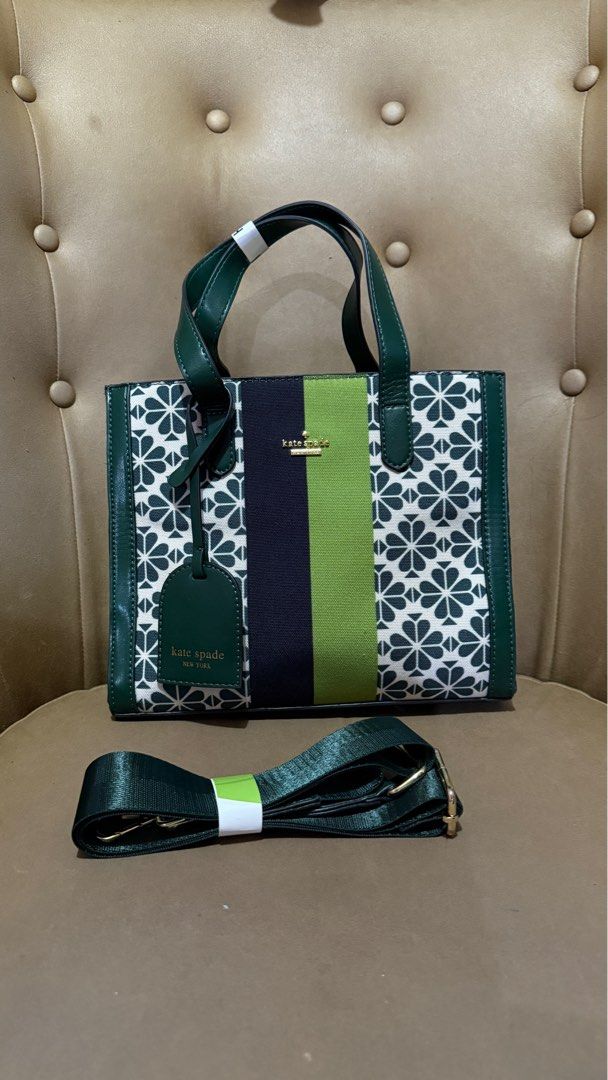 KS flower Tote (Category: Luxury Bags & Wallets) located in Alaminos. Submitted by luxurious001 (Listing ID 1360317758, Image 2). Description: Ks Flower Jacquard Market Medium Tote No issue No creases Good as new 9/10 Premium.