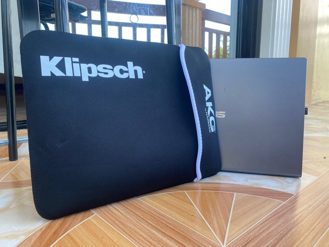 Laptop Case (Slim Fit) (Category: Laptop Bags & Sleeves) located in Santa Teresita. Submitted by goodwarrior (Listing ID 1360295231, Image 2). Description: Appearance: Almost brandnew Color: Black / Red (Inmer lining) Issue: No issue, damages or stains. Size: 14.5” x 10”.
