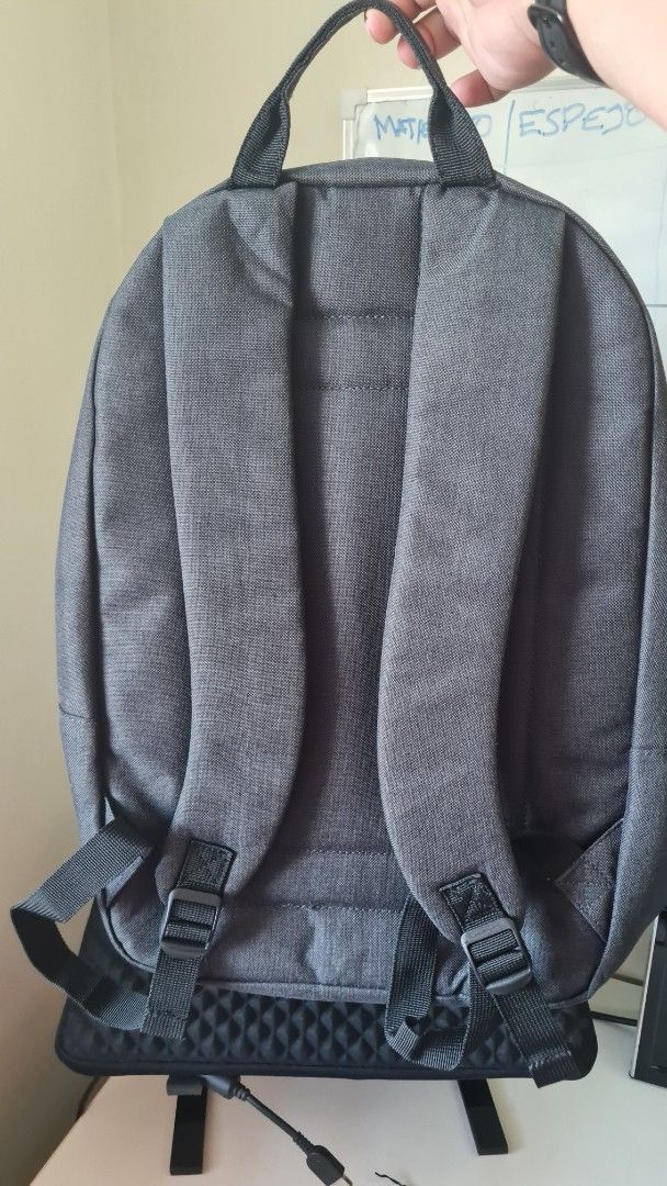 Lenovo Laptop Bag (Category: Laptop Bags & Sleeves) located in Batangas. Submitted by migcab197 (Listing ID 1360325151, Image 2). Description: Used only once. Decluttering..