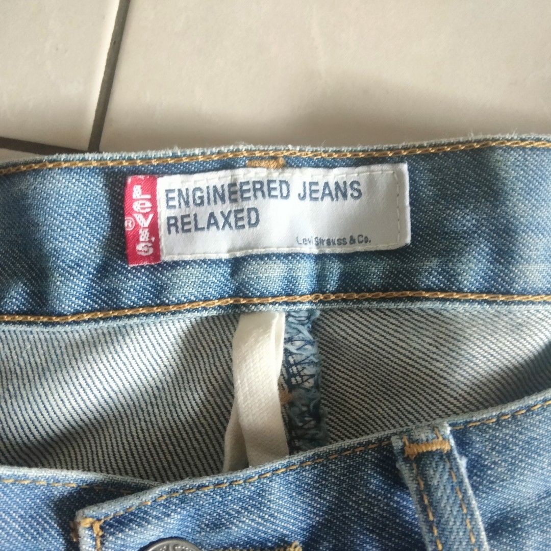 Levi's Engineered (Category: Jeans) located in Seri Kembangan. Submitted by zaim2104 (Listing ID 1360291393, Image 2). Description: Levi's Engineered Jeans untuk di lepaskan. Relaxed Cut. Saiz 35 Inch. Berbutang. Kaki masih asal. Harga dipinta RM250..