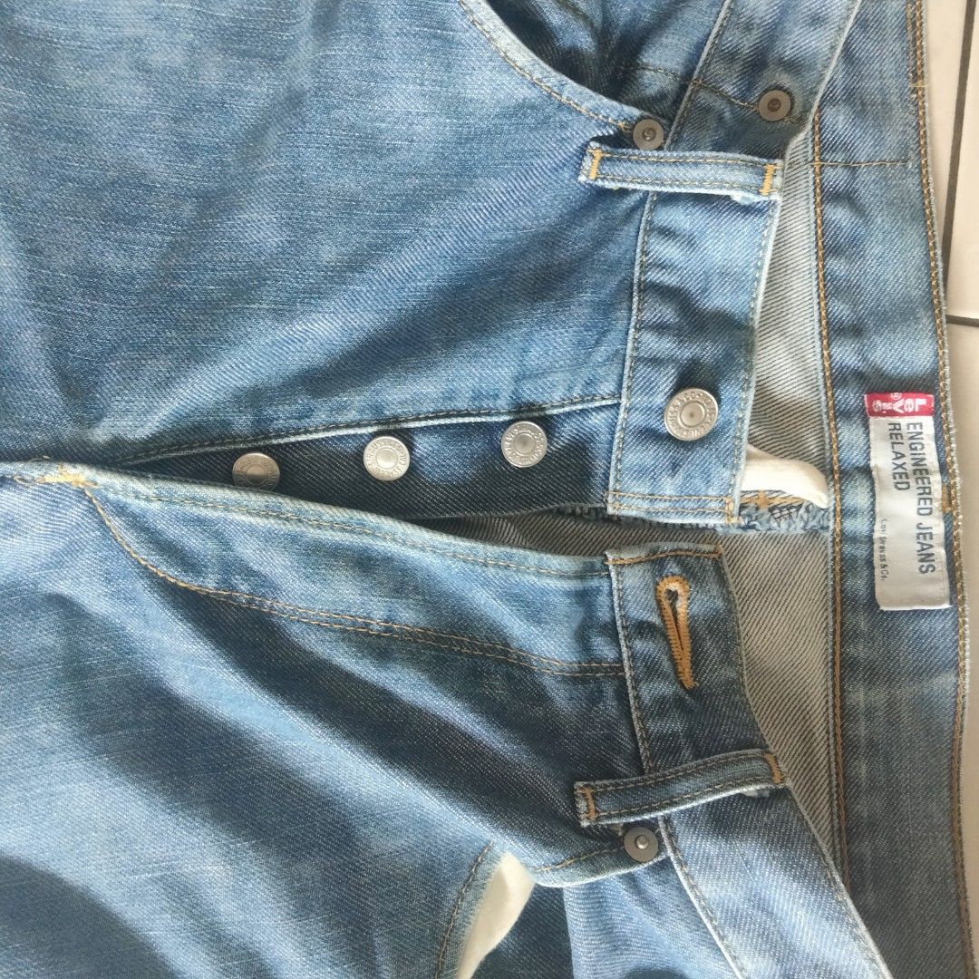 Levi's Engineered (Category: Jeans) located in Seri Kembangan. Submitted by zaim2104 (Listing ID 1360291393, Image 3). Description: Levi's Engineered Jeans untuk di lepaskan. Relaxed Cut. Saiz 35 Inch. Berbutang. Kaki masih asal. Harga dipinta RM250..