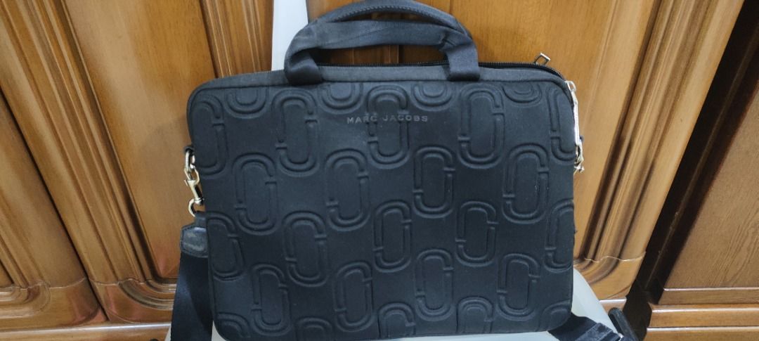 Marc Jacobs Double J Neoprene 13" Commuter Case (Category: Luxury Bags & Wallets) located in Quezon City. Submitted by outoftheboxph (Listing ID 1360351931, Image 1). Description: RFS: Decluttering Issues: leather fading on the strap as shown in the last photo Measurements: 34 cm W x 25 cm H x 3 cm D. Manufacturer Style No. M0010337 Material: Neoprene Take your files on the go with the Marc Jacobs Double J Neoprene 33 cm (13") Commuter Case. Feat