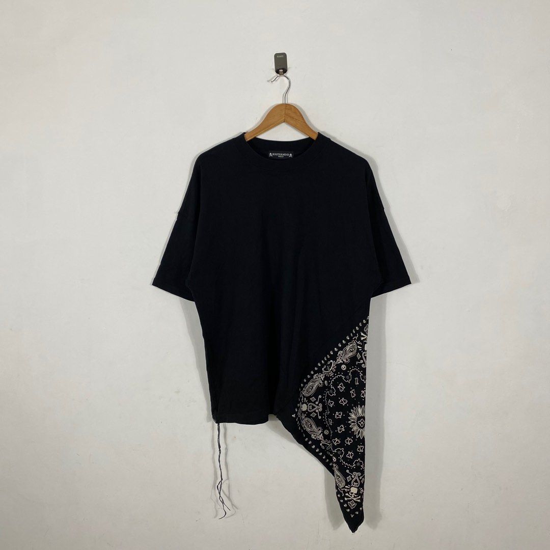 Mastermind World - Black Side Bandana Shirt (Category: Tshirts & Polo Shirts ) located in San Fernando. Submitted by lilhustler_ph (Listing ID 1360304579, Image 3). Description: Mastermind World - Black Side Bandana Shirt - •Size: Small fits (Medium - Large) •Length: 29 •Width: 23 •Color rate: 10 / 10 •Condition: Excellent - Mine: 2k.