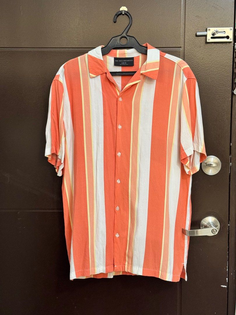 No Boundaries Beach Summer Polo Shirt Large (Category: Tshirts & Polo Shirts ) located in Taguig. Submitted by ttt2010 (Listing ID 1360324869, Image 1). Description: For sale: No boundaries Polo Shirt Stripes Size L Color rate: 9.5/10 See photos to appreciate. Dimensions available in photos. ₱499 only Taguig or Taytay Area Available via Lalamove or J&T.
