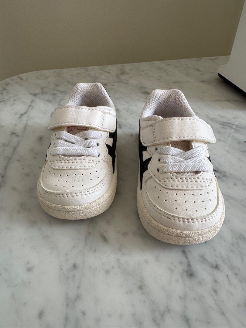 Onitsuka Baby Rubbershoes (Category: Babies & Kids Fashion) located in Taguig. Submitted by kmtshops (Listing ID 1360335859, Image 1). Description: Needs cleaning. NO box 💯authentic The size is in the last picture. Recommended size for 6-12months old baby 📍BGC Taguig.