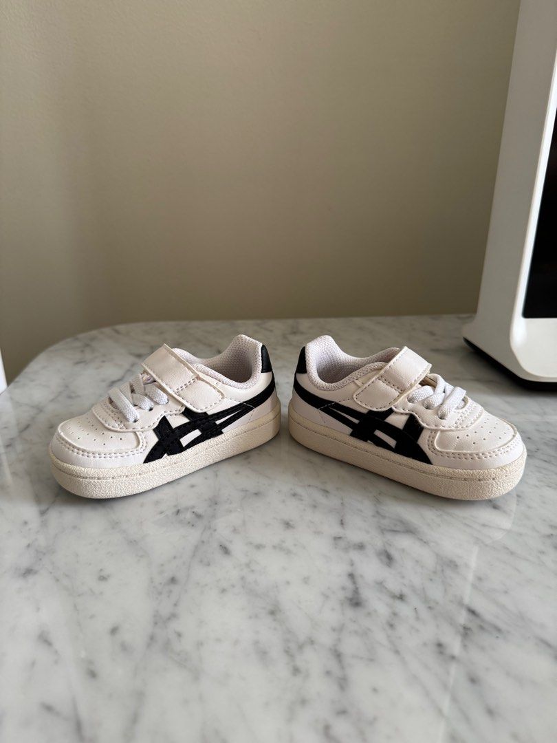 Onitsuka Baby Rubbershoes (Category: Babies & Kids Fashion) located in Taguig. Submitted by kmtshops (Listing ID 1360335859, Image 3). Description: Needs cleaning. NO box 💯authentic The size is in the last picture. Recommended size for 6-12months old baby 📍BGC Taguig.