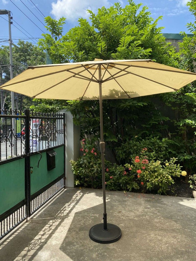 Patio umbrella (Category: Umbrellas) located in Manila. Submitted by dolorchris69891 (Listing ID 1360308416, Image 1). Description: Patio umbrella.