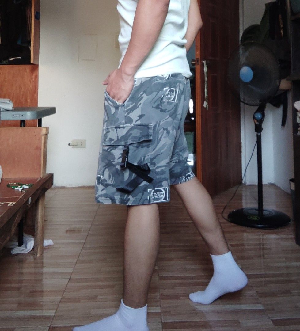PEPSI camouflage cargo short (Category: Shorts) located in San Carlos. Submitted by declutteringv1 (Listing ID 1360306497, Image 3). Description: W 30-40 L 20 ref. height 5'8 weight 75kg.