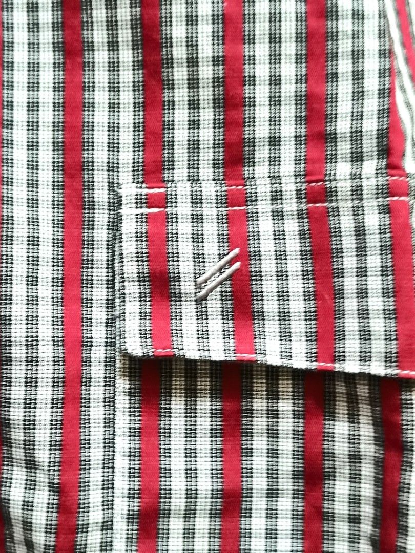 Premium Brand Daniel Hechter Paris Striped Polo (Category: Tshirts & Polo Shirts ) located in Quezon City. Submitted by ps.thriftopia (Listing ID 1360267105, Image 3). Description: High end brand from Paris. Steal price. Good condition no issues, high quality vintage ang appeal ng polo. Need lang i-plantsa good as new na RFS: Decluttering, di na nagagamit.
