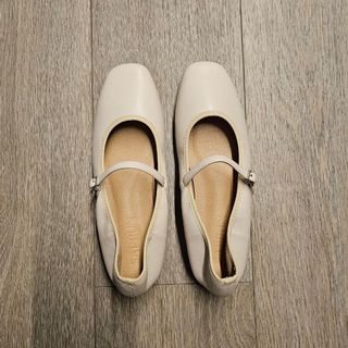(Category: ) located in . Submitted by OutgrownMyClothes (Listing ID 1360293201, Image 1). Description: .