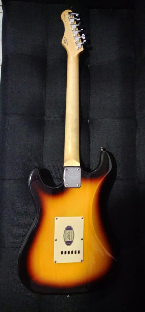 Sqoe Stratocaster Electric Guitar (Category: Musical Instruments) located in Manila. Submitted by reymondzaballa (Listing ID 1360320097, Image 3). Description: .