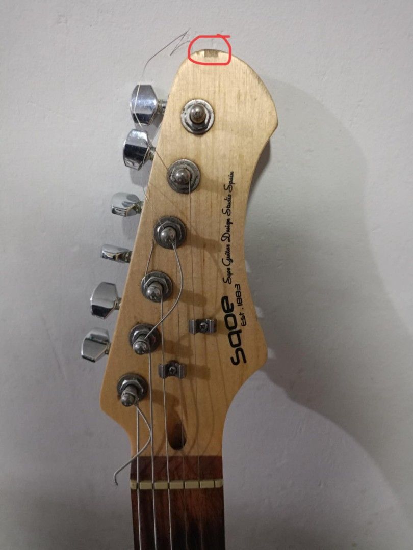 Sqoe Stratocaster Electric Guitar (Category: Musical Instruments) located in Manila. Submitted by reymondzaballa (Listing ID 1360320097, Image 1). Description: .