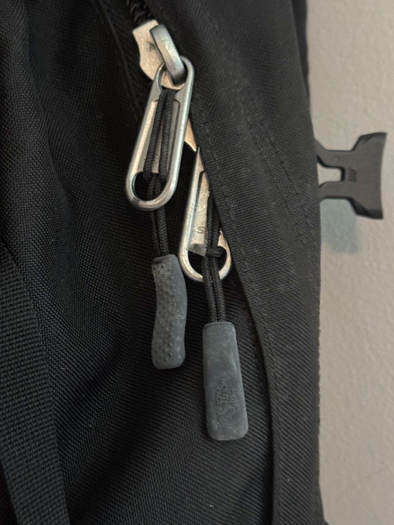 The North Face Slingshot Day Backpack (Category: Backpacks) located in Taguig. Submitted by treechee (Listing ID 1360264755, Image 2). Description: .