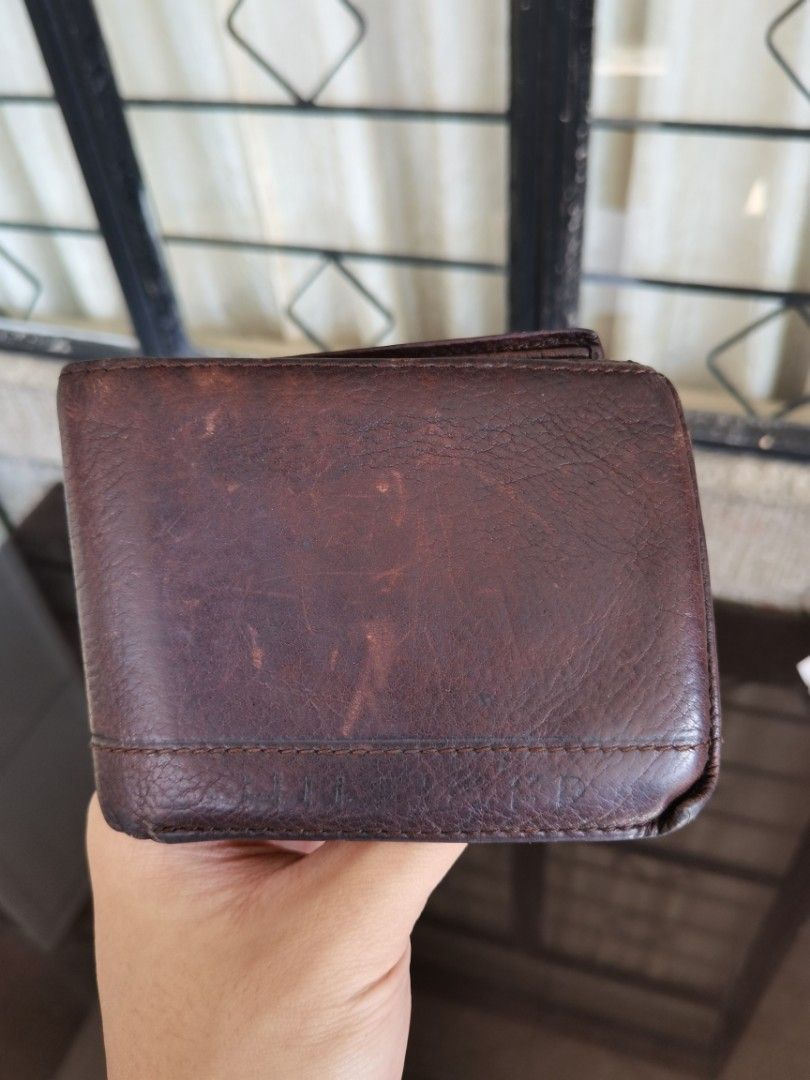 Tommy Hilfiger Men's Wallet Leather (Category: Wallets & Card Holders) located in Quezon City. Submitted by ps.thriftopia (Listing ID 1360280923, Image 3). Description: 100% Genuine Cow Leather only. Well used for several years, hindi nasisira. May signs of usage lang but still high quality RFS: Decluttering.